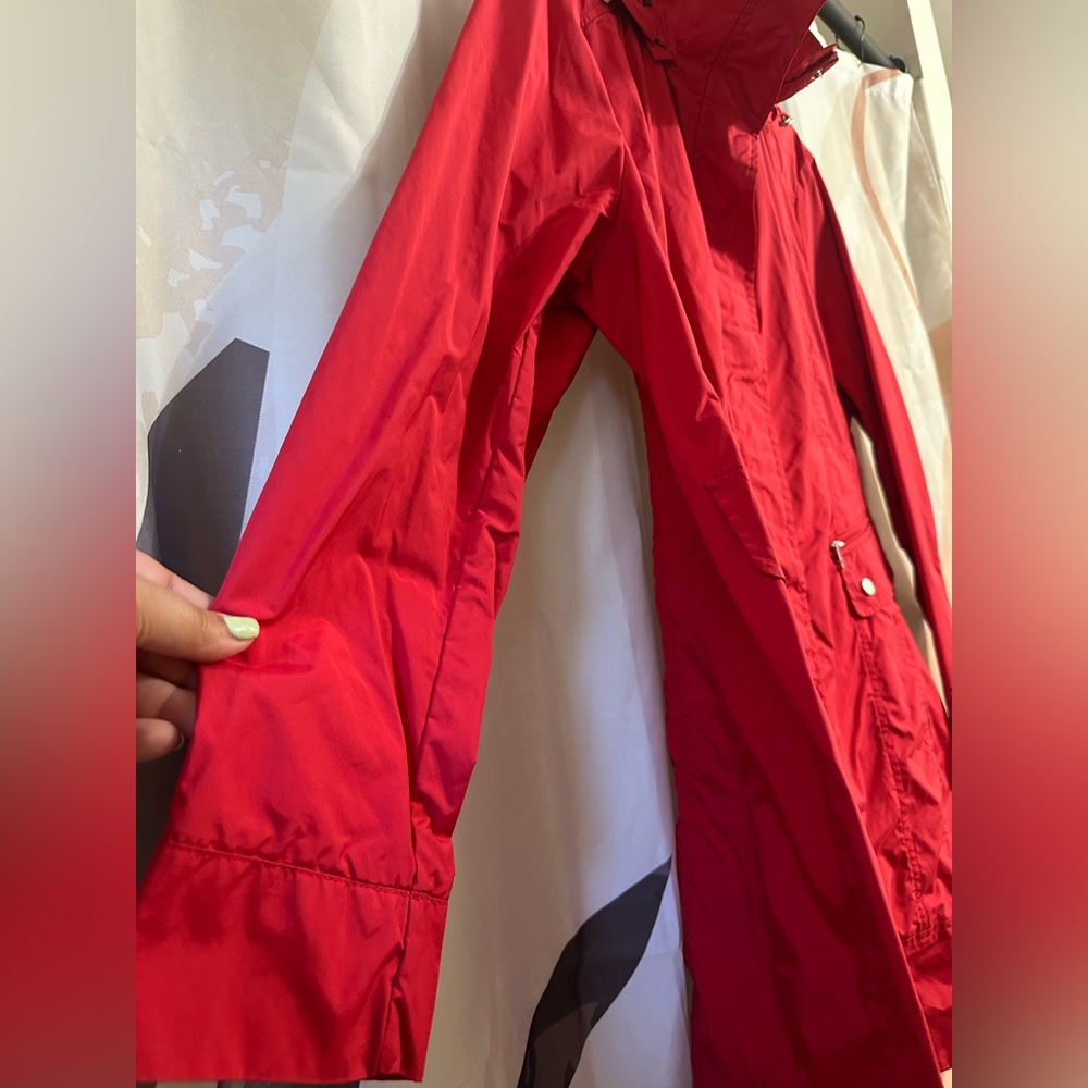 Women’s Rain Jacket - Picture 3 of 6